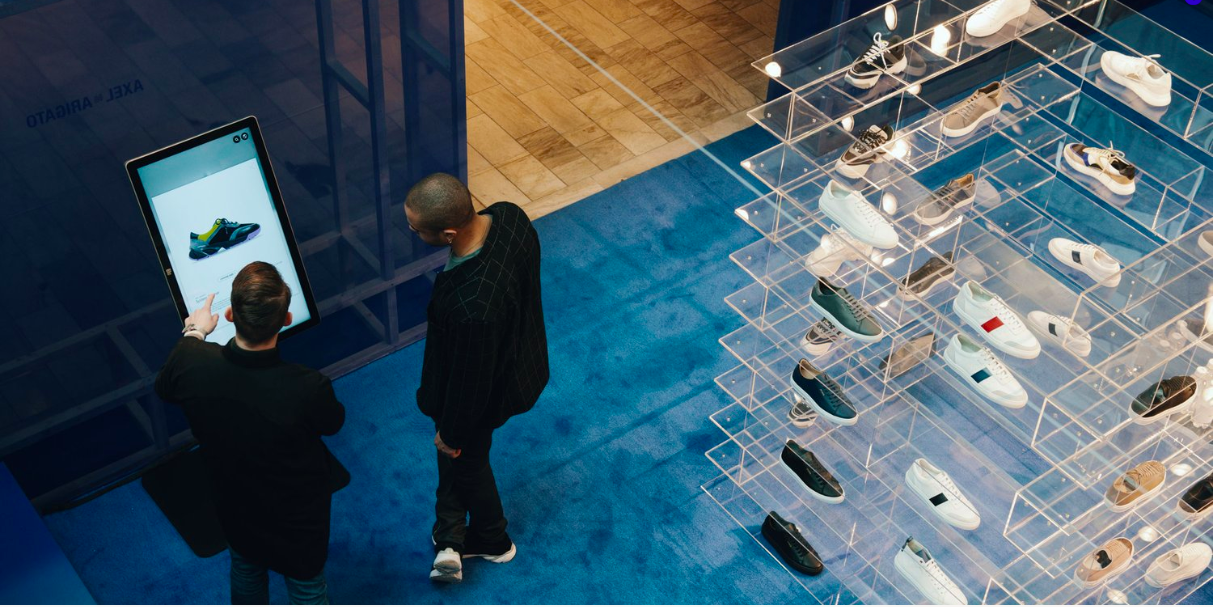 Inspiring ways to digitalize your in store experience with